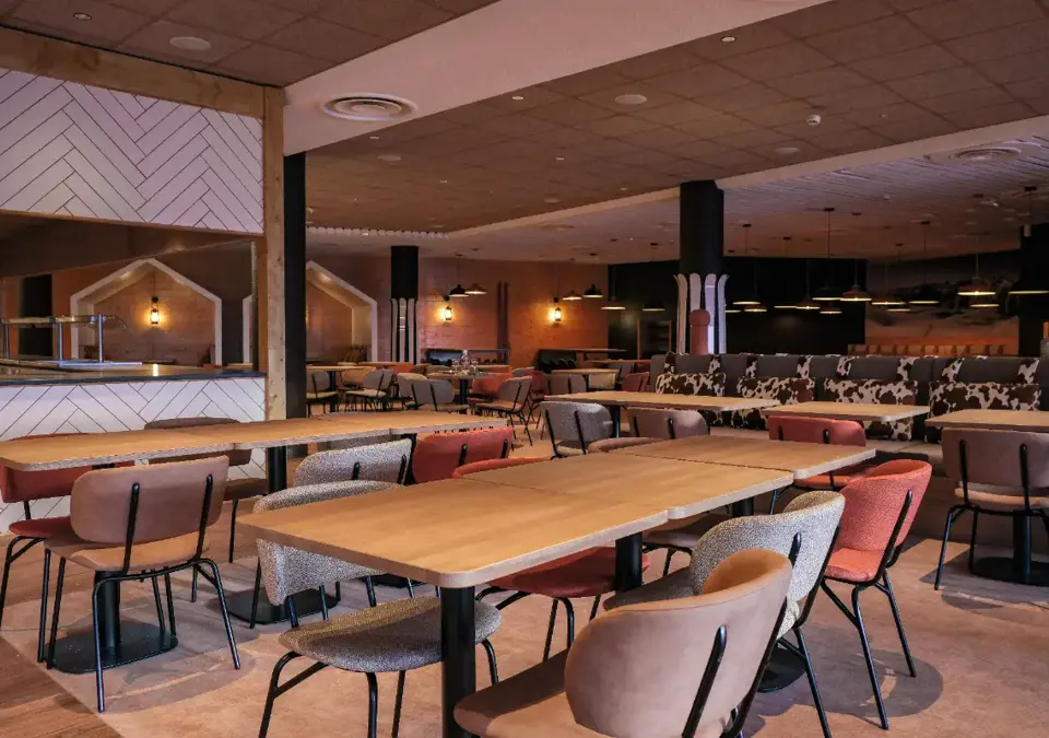 Les Cimes du Soleil-Avoriaz-Bar-restaurant (5).webp