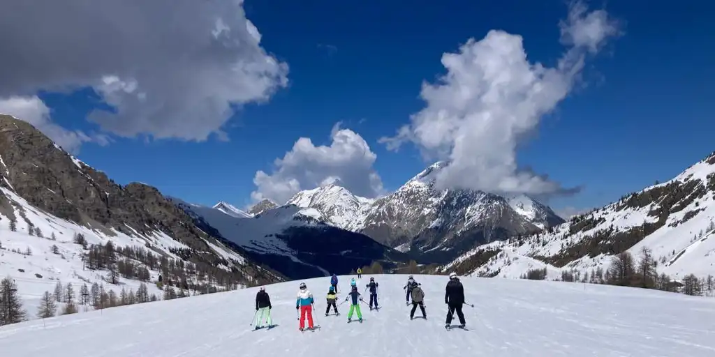 Skiing Group AW Montg Apr23