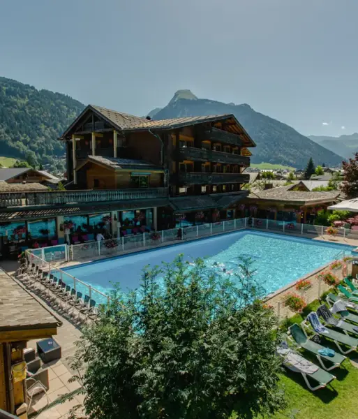 Hotel Le Crêt, Morzine (hotel) - Outdoor heated pool in summer