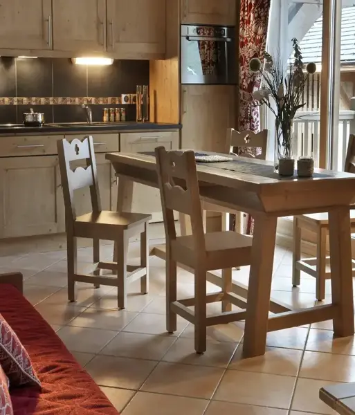 La Reine des Prés, Samoëns (self catered apartments) - Typical apartment