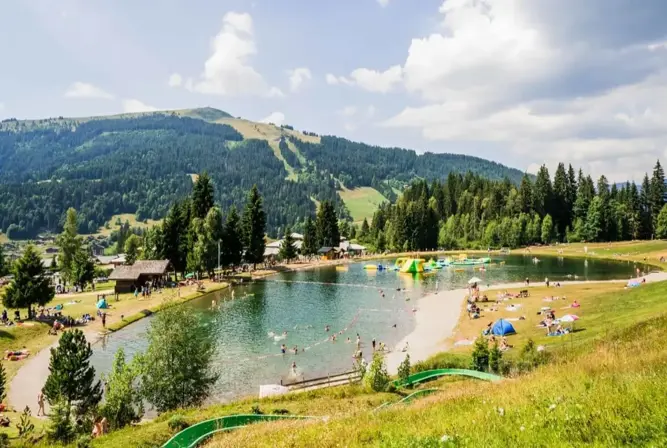 Les Gets lake in summer (2).webp