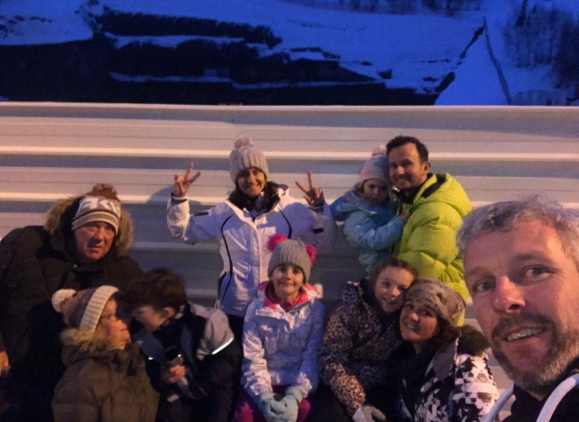 Family skiing in Les 2 Alpes (3).png