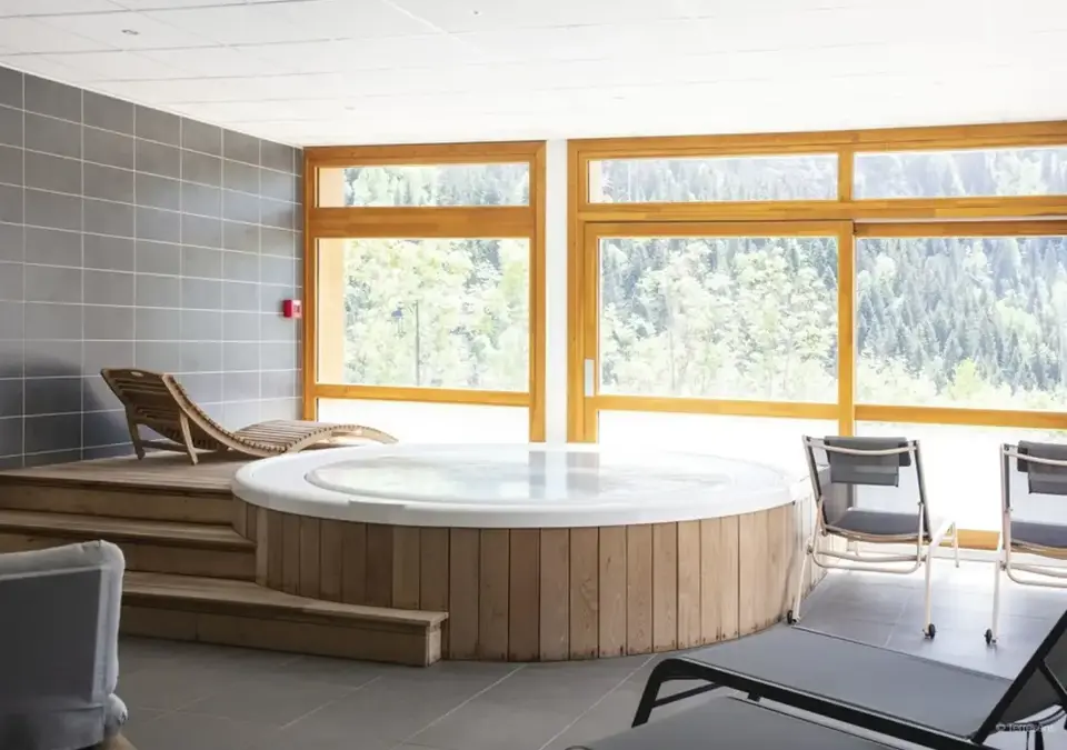 Edelweiss-Vaujany-Hot tub.webp