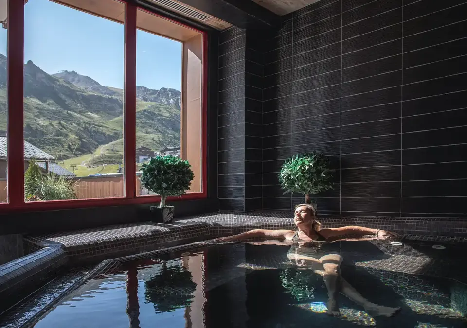Le Telemark-Tignes le Lac-Hot tub (2).webp
