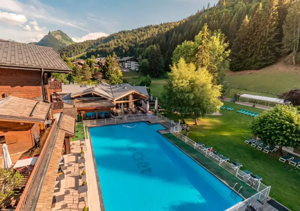 SUMMER-Hotel Le Cret-Morzine-Outdoor pool.webp