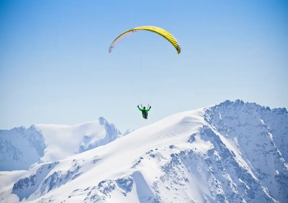 Les Arcs paragliding (©ManuReyboz).webp