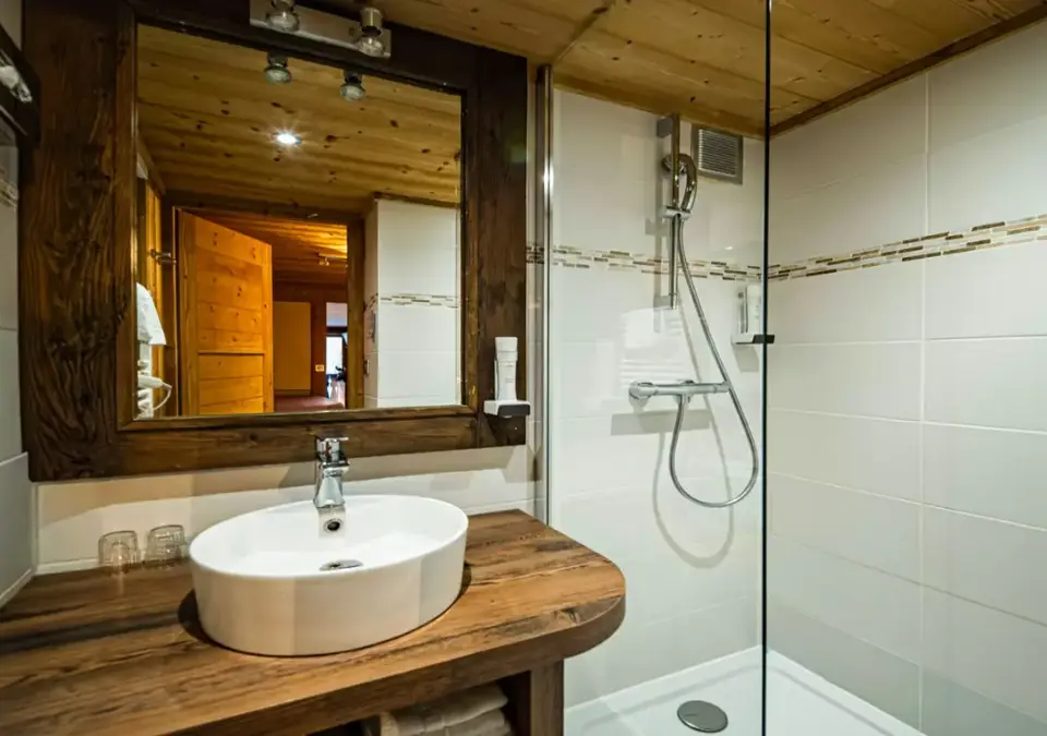 Hotel Le Cret-Morzine-Typical room (5).webp