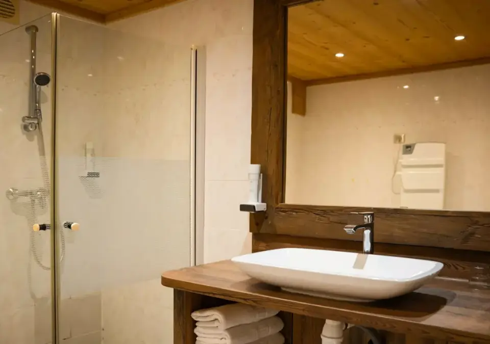 Hotel Le Cret-Morzine-Typical room (6).webp