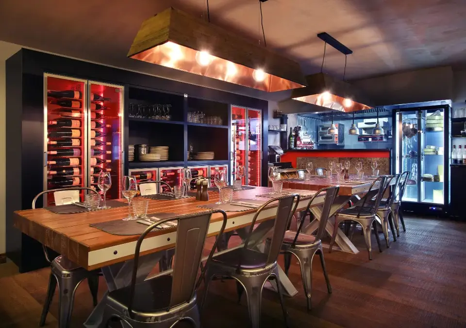 Koh-I Nor-Val Thorens-Restaurant La Cave (2).webp